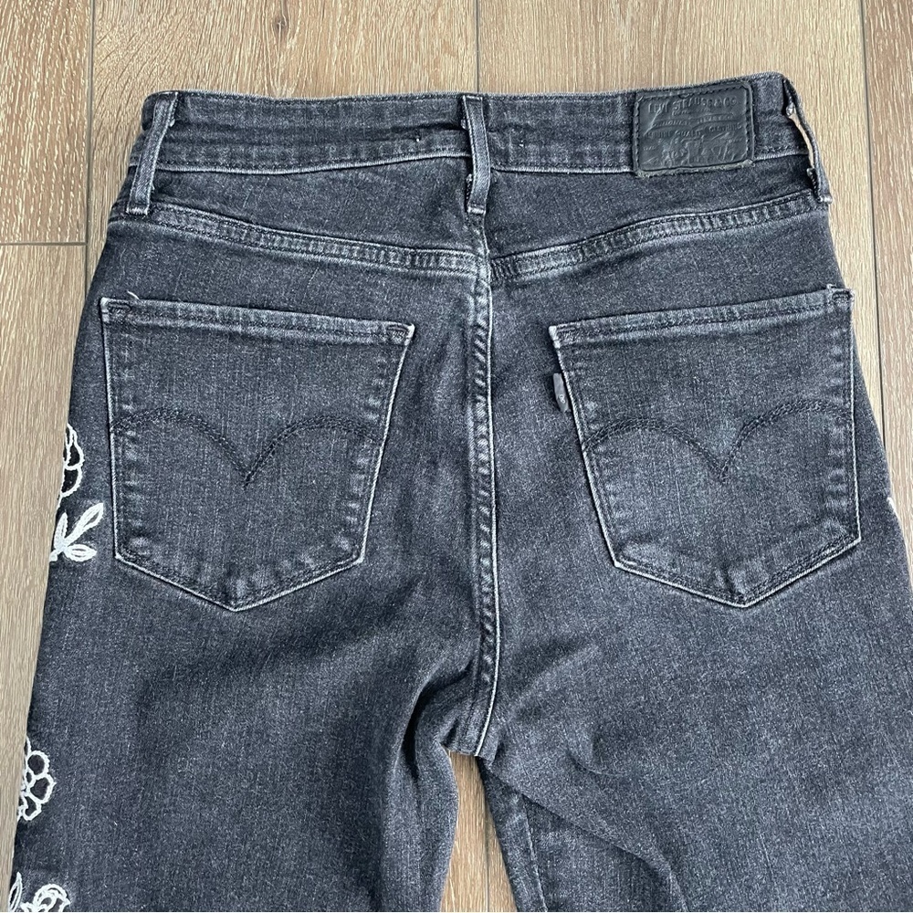 Levi’s 721 High Rise Skinny Floral Embroidered Premium Black Jeans Size 27 - Picture 5 of 8